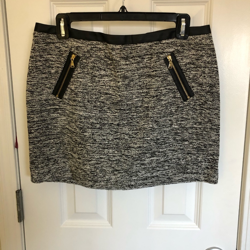 Express mini skirt with zipper detail